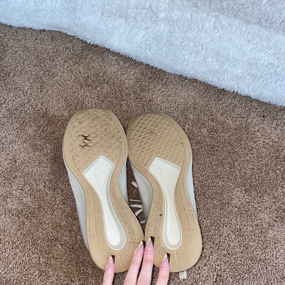 Cream/Tan Nike Sneakers - Picture 5 of 8